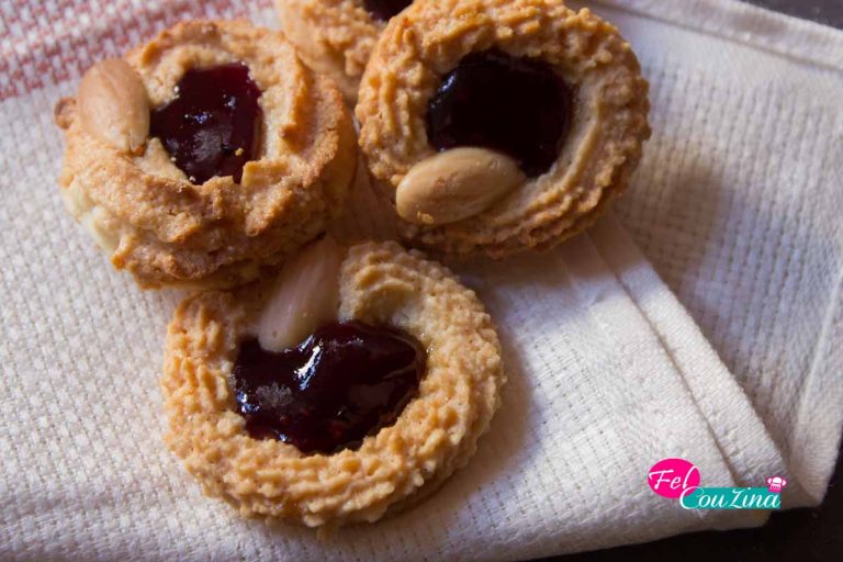 Sablés aux amandes garnis de confiture